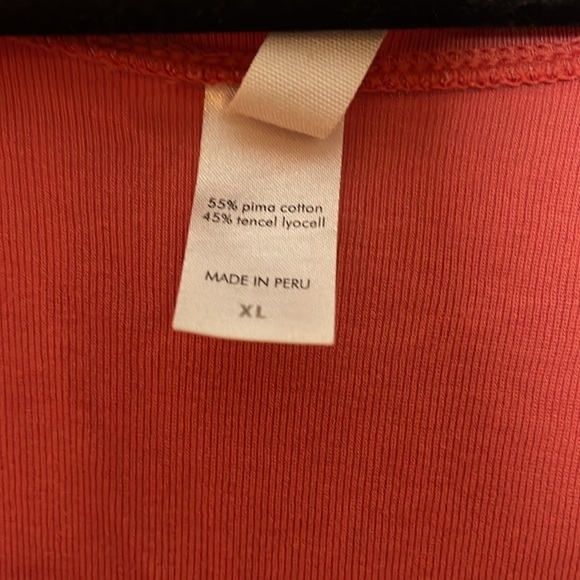 LUCY SCOOP NECK CORAL TEE (XL) - Picture 4 of 5